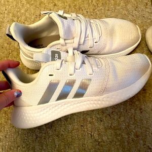 Adidas cloud foam sneakers size 6